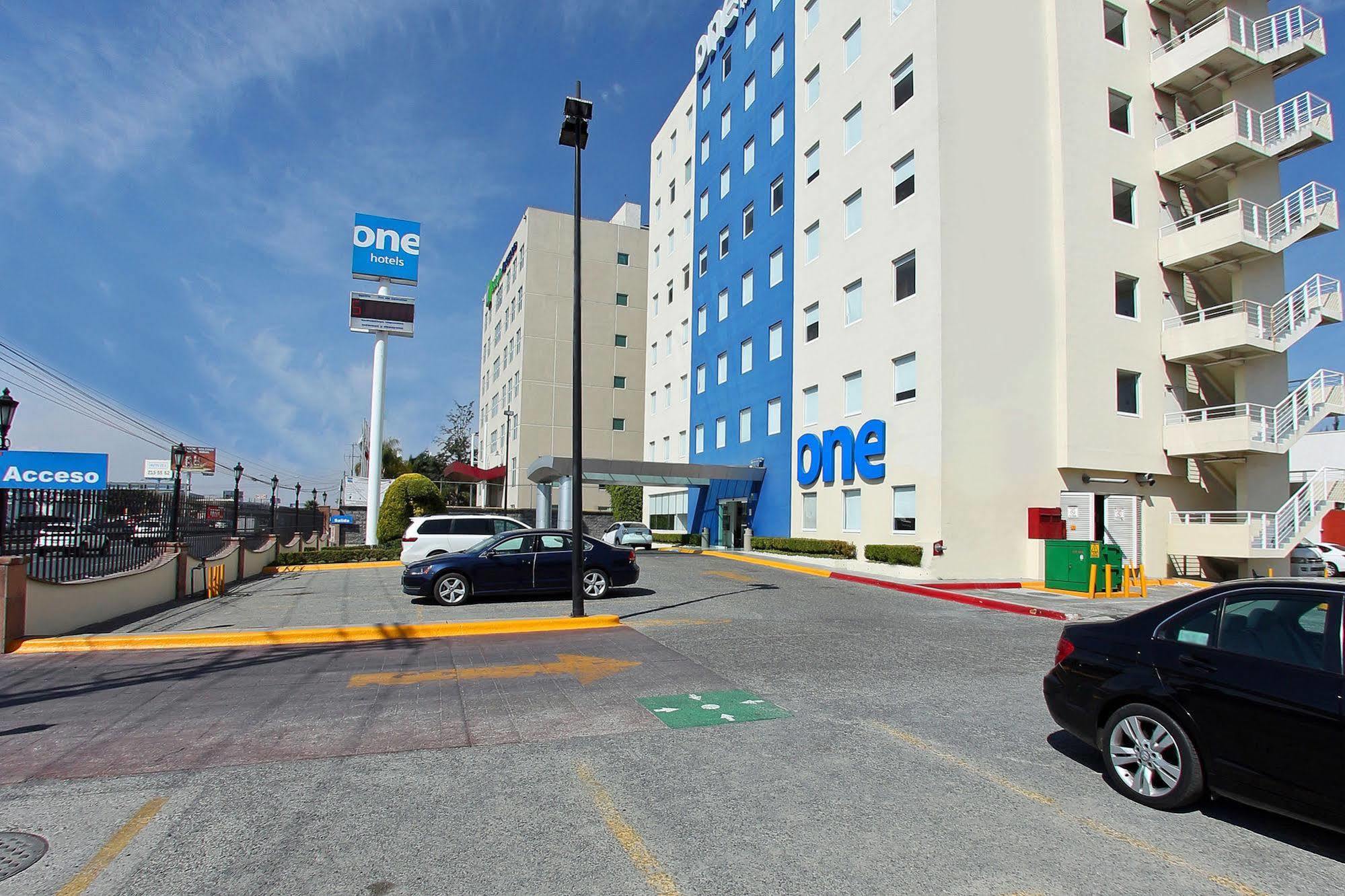 One Queretaro Plaza Galerias Hotel Bagian luar foto